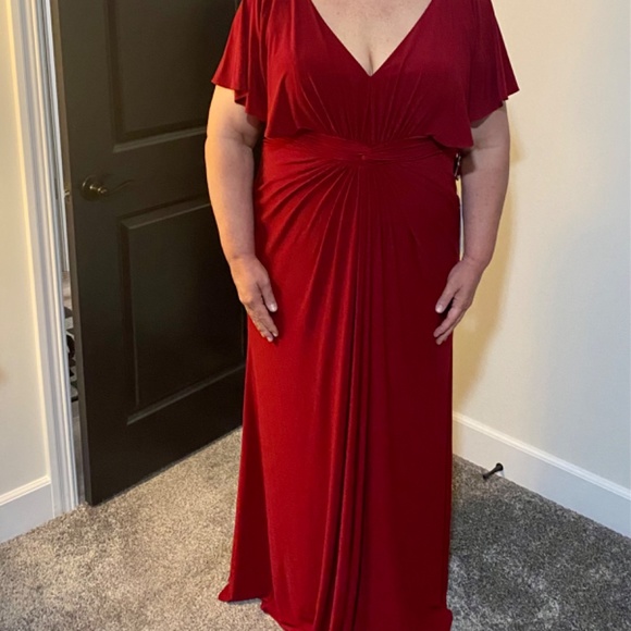 Mac Duggal Plus Size Flutter Sleeve Gown - Picture 3 of 4